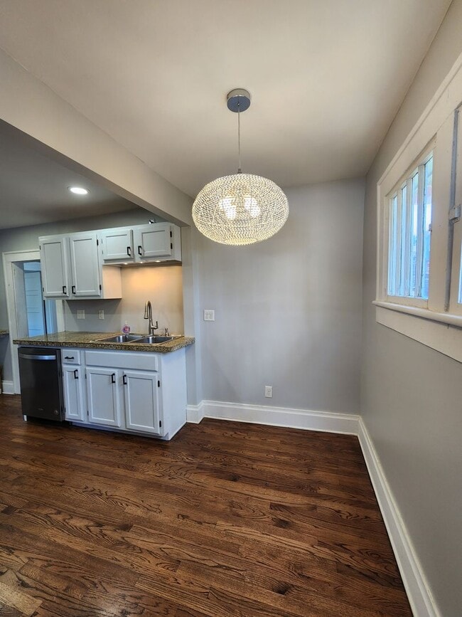 Building Photo - West Asheville Bungalow