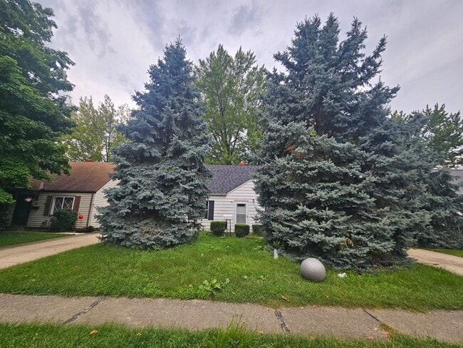 Building Photo - 368 E 232nd St