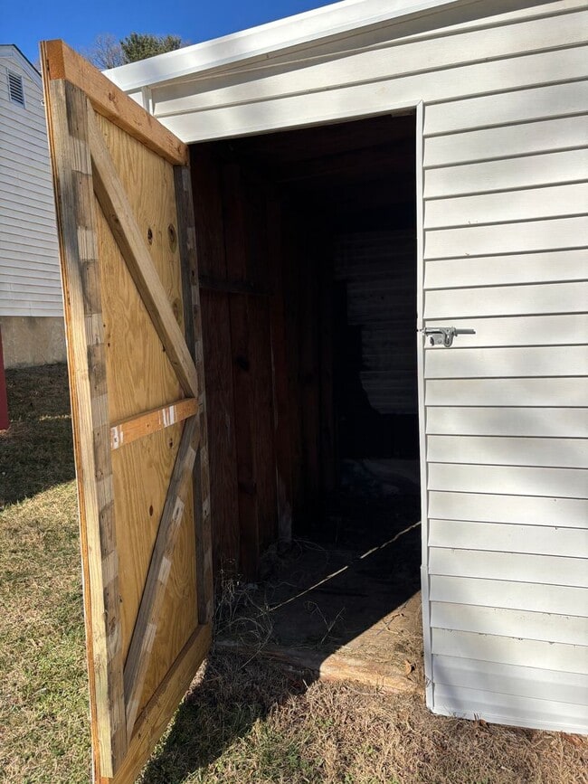 Building Photo - 14 W Carrollton Ave