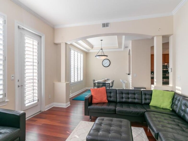 Building Photo - 40 Madison St