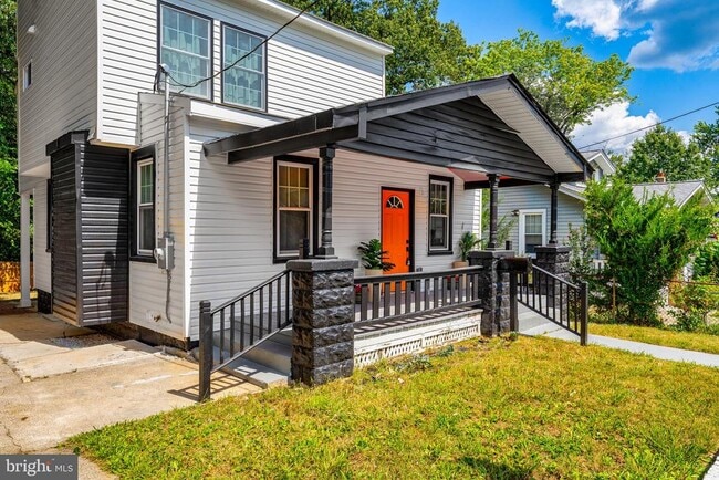 Building Photo - 2800 Upshur St