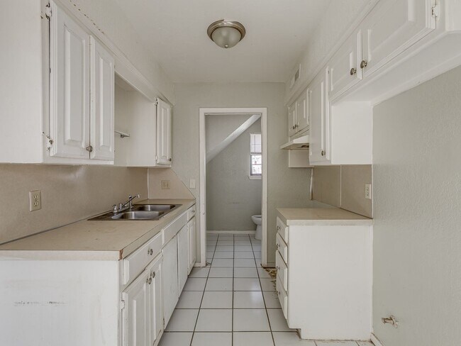Building Photo - MOVE IN SPECIAL NO DEPOSIT OR APPLICATION ...