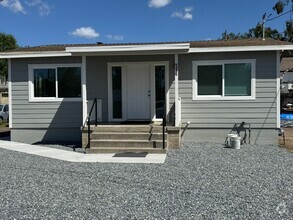 Building Photo - FULLY REMODELED 2BR/1BA home w/ parking an...