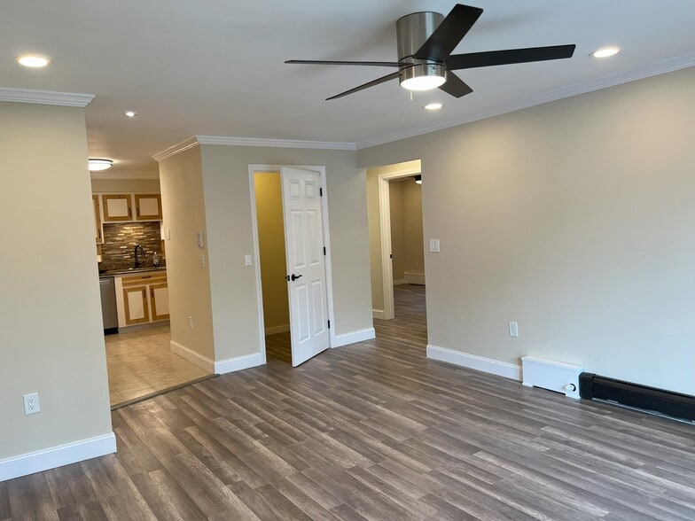 Building Photo - 8 Northbrook Dr