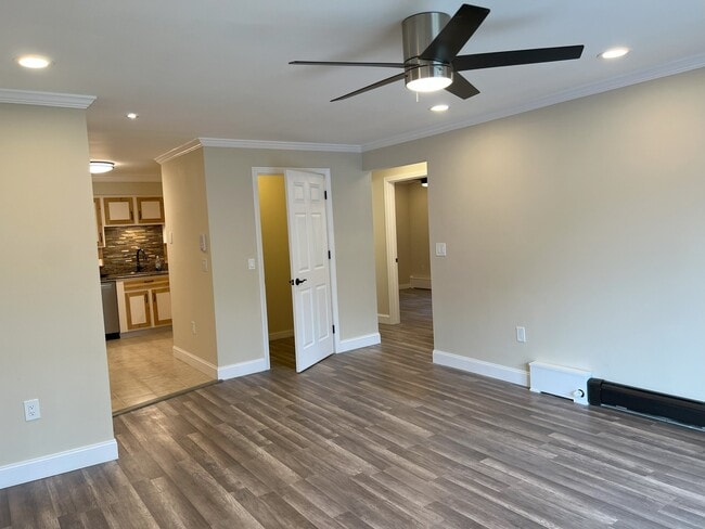 Building Photo - 8 Northbrook Dr