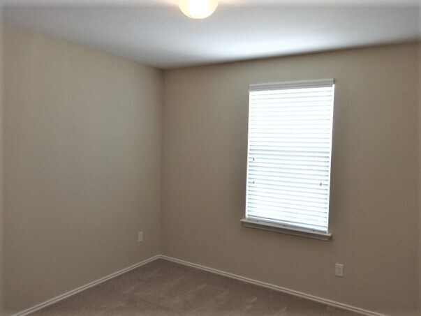 Building Photo - 13329 High Sierra St