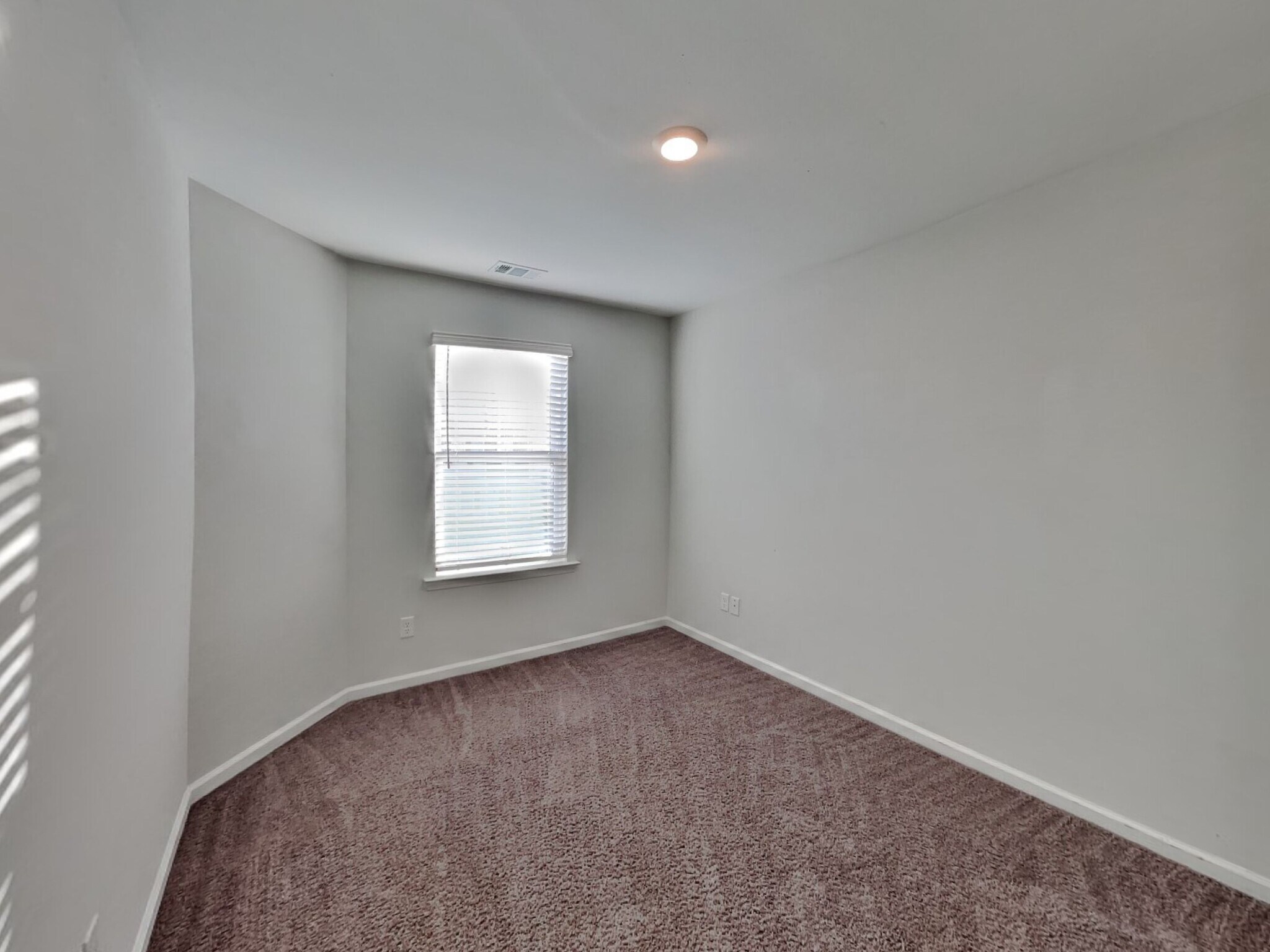 Building Photo - 34 Red Robin Ct