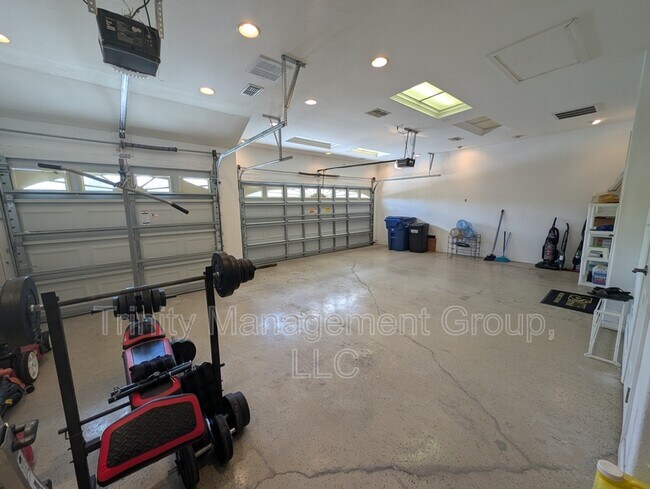 Building Photo - 10812 Deerberry Dr