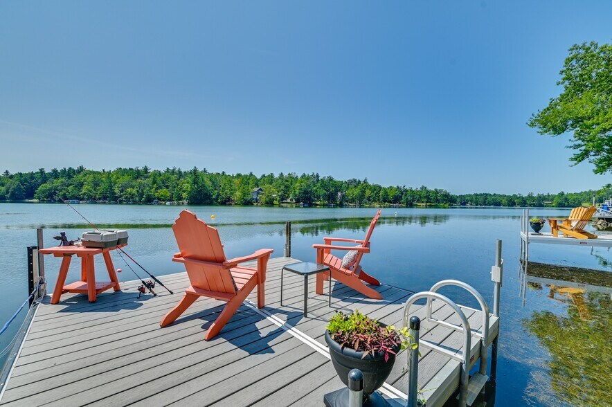 Private deck on Crooked Lake - 204 Eastern Union Tpke