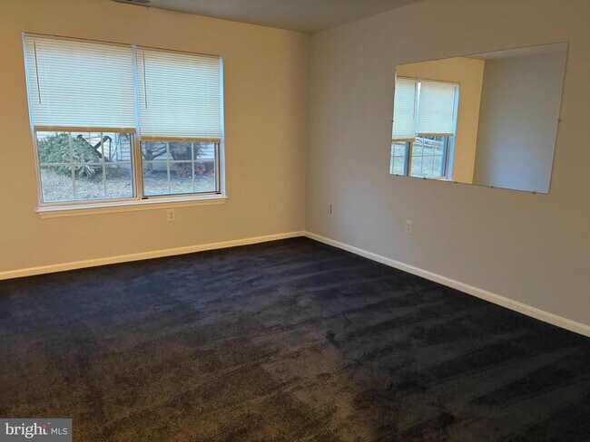 Building Photo - 424 Crisfield Dr