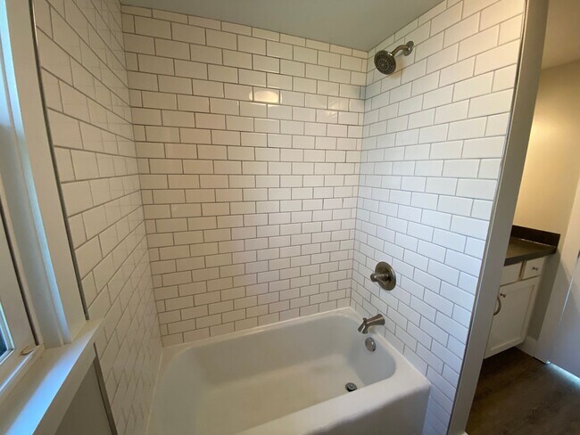 Building Photo - 135 Houseman Ave NE