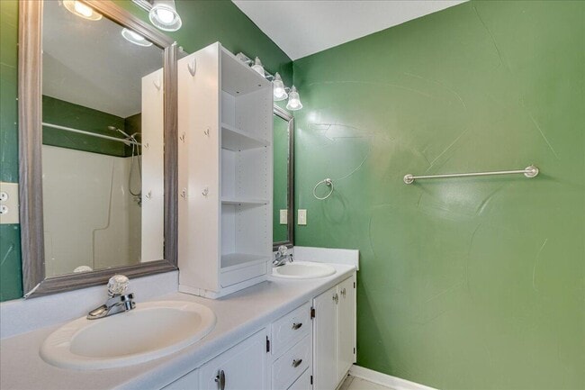 Building Photo - 1327 Apache Tr