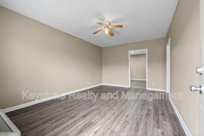 Building Photo - 704 Peachers Dr