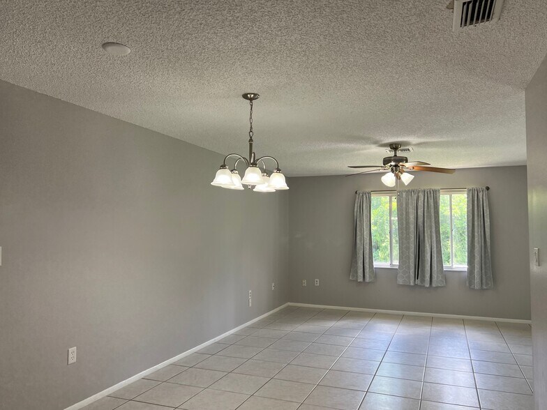 Primary Photo - 1135 Southdale Rd