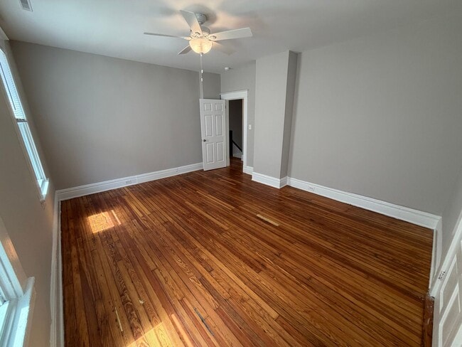 Building Photo - Charming 4bdrm/1.5bth Home Located in Richmond's North Highland Park w/Balcony!!