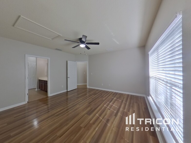 Building Photo - 11053 Lemay Dr