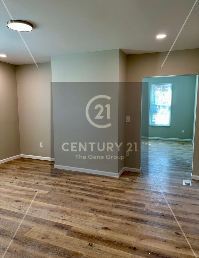 Building Photo - 319 Wyoming St