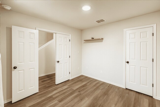 Building Photo - 6135 Willow Point Blvd