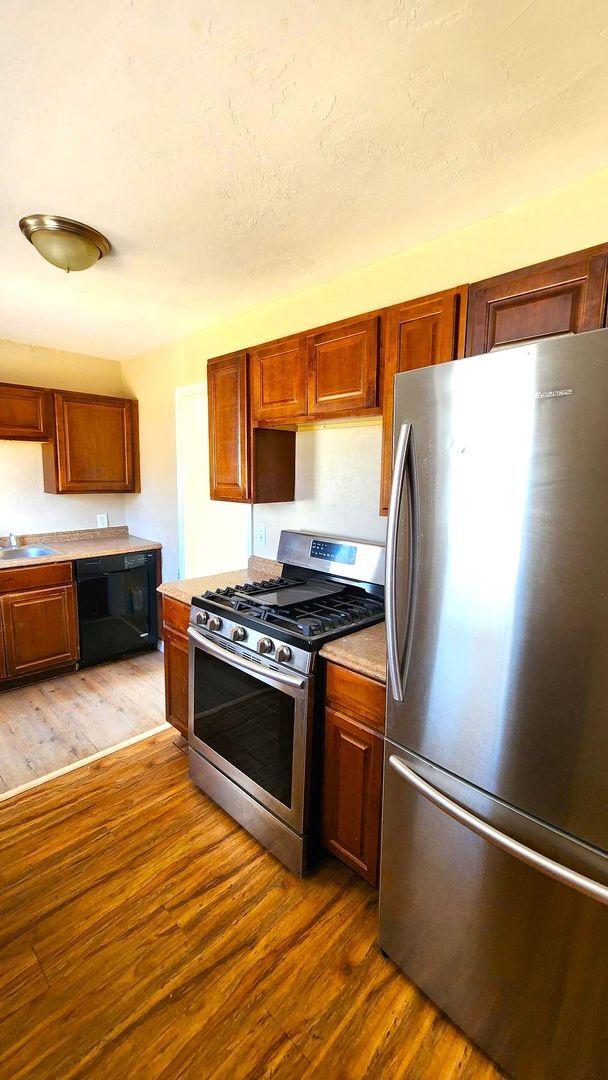 Building Photo - 3 BED 1 Bath Home Andys Sub Addition Bethany, OK