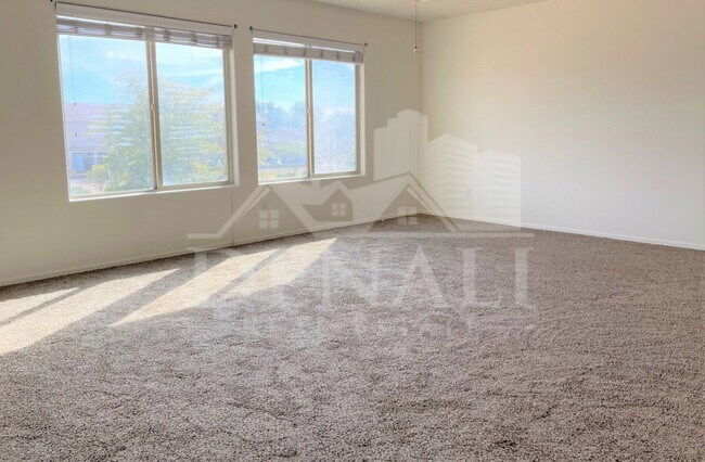 Building Photo - 925 E Canyon Rock Rd