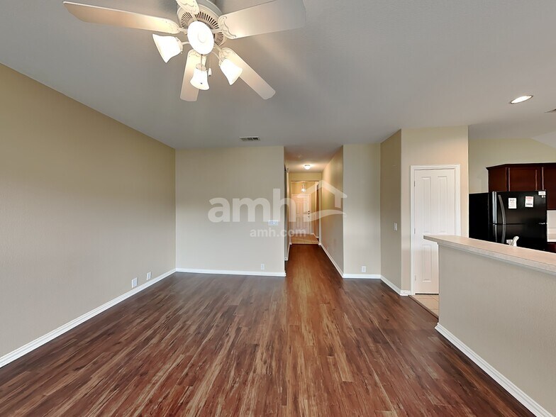 Building Photo - 1810 Sparrow Ln