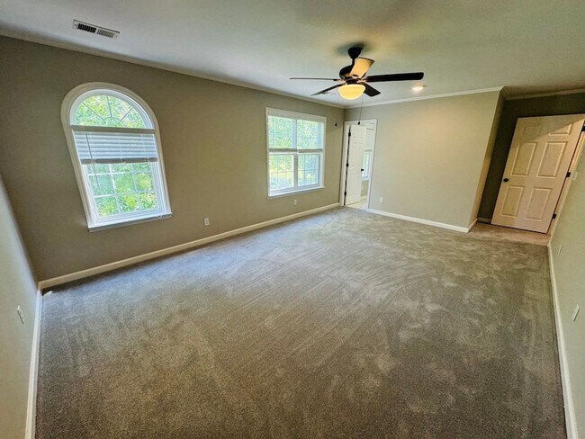 Building Photo - 449 Sanders Ln