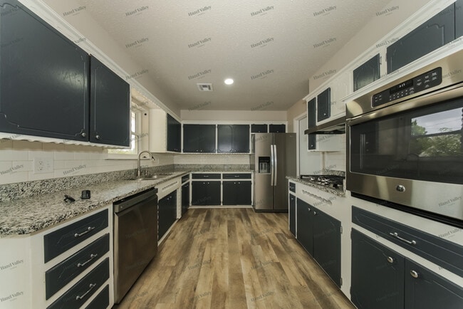 Building Photo - 3821 Rosewood Ct