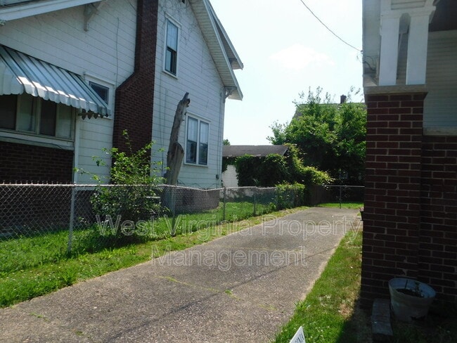 Building Photo - 54 Hunt Ave