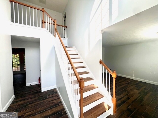 Building Photo - 3320 Northcliff Dr