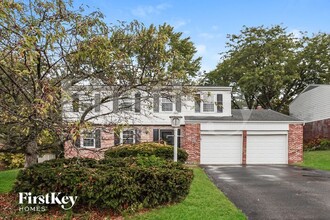 Building Photo - 1940 Edgewater Dr