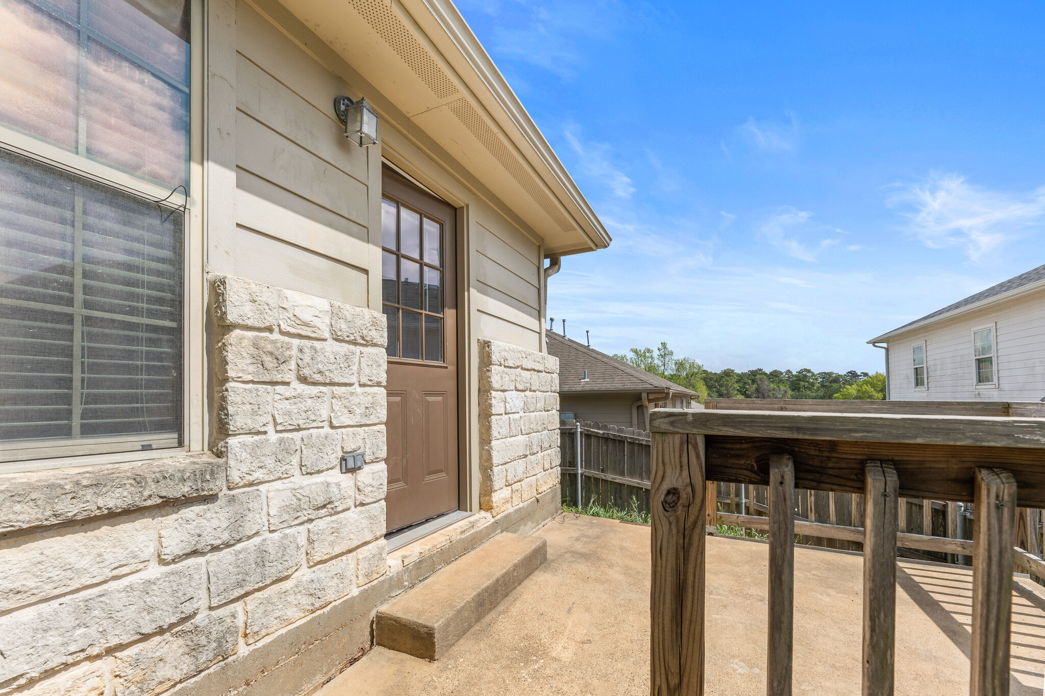 Building Photo - 102 Sendero Dr