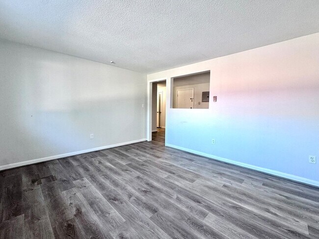 Building Photo - 50-58 Walnut Street Unit 12