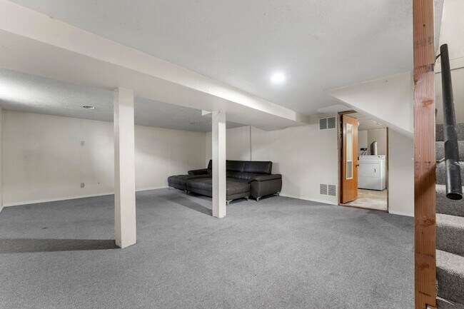 Building Photo - Stunning Craftsmen Beauty 3/1.5  bath 2000 sf! -ALBERTA/CONCORDIA