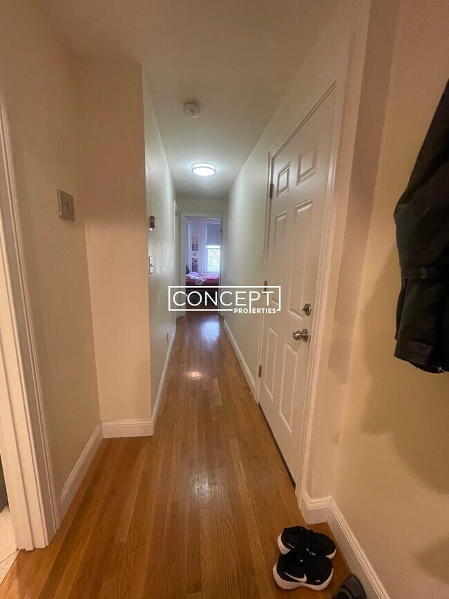 Building Photo - 1027 Tremont St