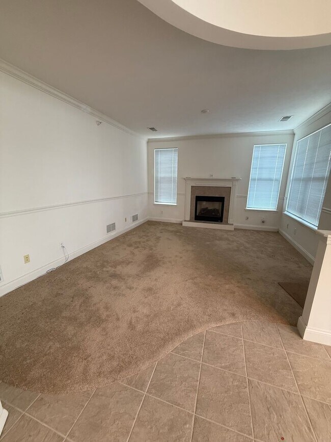 Building Photo - Adams Pointe 2 bedroom, 2 bathroom home