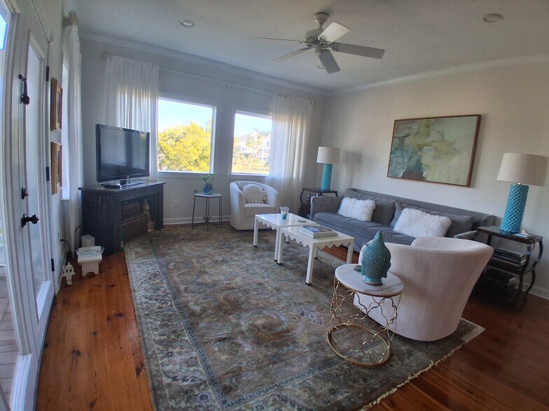 Family Room - 12 Seahorse Ct