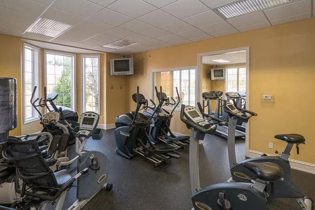 Building Photo - 1622 Commodore Cir