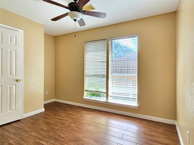 Building Photo - 21070 Southern Colony Ct