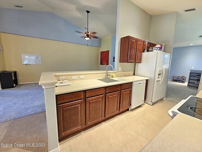 Building Photo - 927 Ocaso Ln