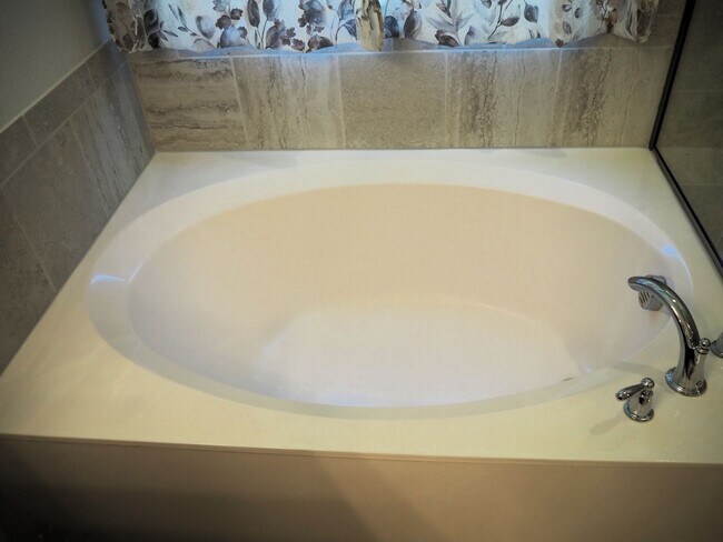 Building Photo - 812 Dove Cv