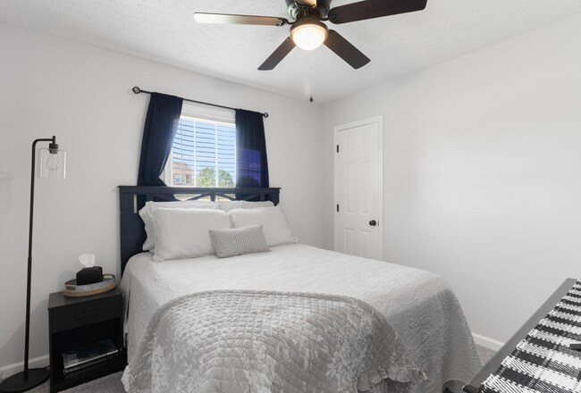Building Photo - NEW LISTING!!!!!