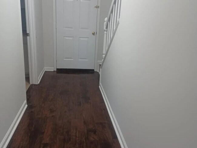 Building Photo - 595 Wedgewood Dr