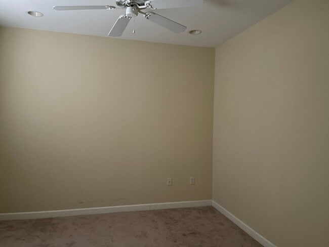 Building Photo - Great 3 Bedroom home - Coming from March 20th