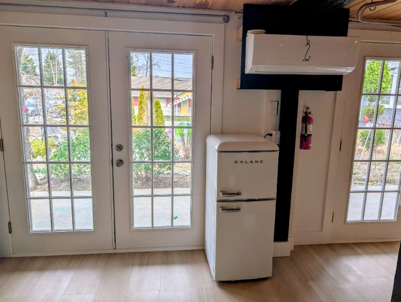 Building Photo - 306 Davis St