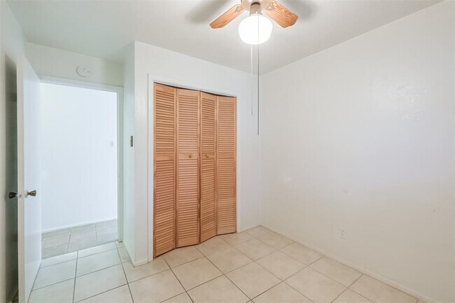 Building Photo - 4919 Glenridge Ln