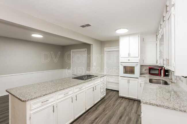 Building Photo - 2901 Creston Ave