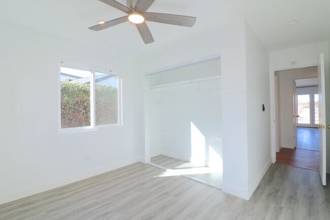 Building Photo - 3 bed/ 2 bath house in University city! Pool/ yard w 2 car garage! Remodeled kitchen and updated ...