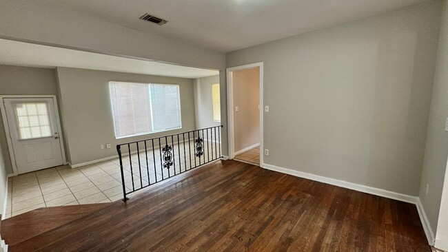 Building Photo - 3 Bed, 2 Bath Family Home Located on the Westside!