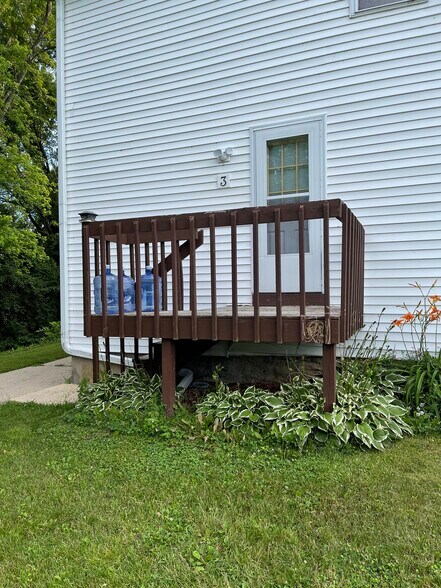 Building Photo - 5564 River Rd