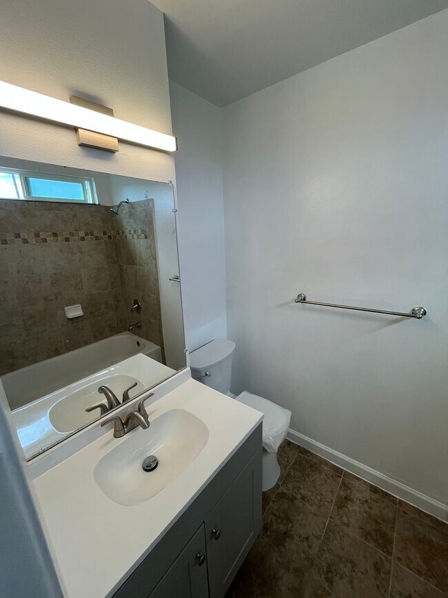 Building Photo - 66 E McFarlane Dr